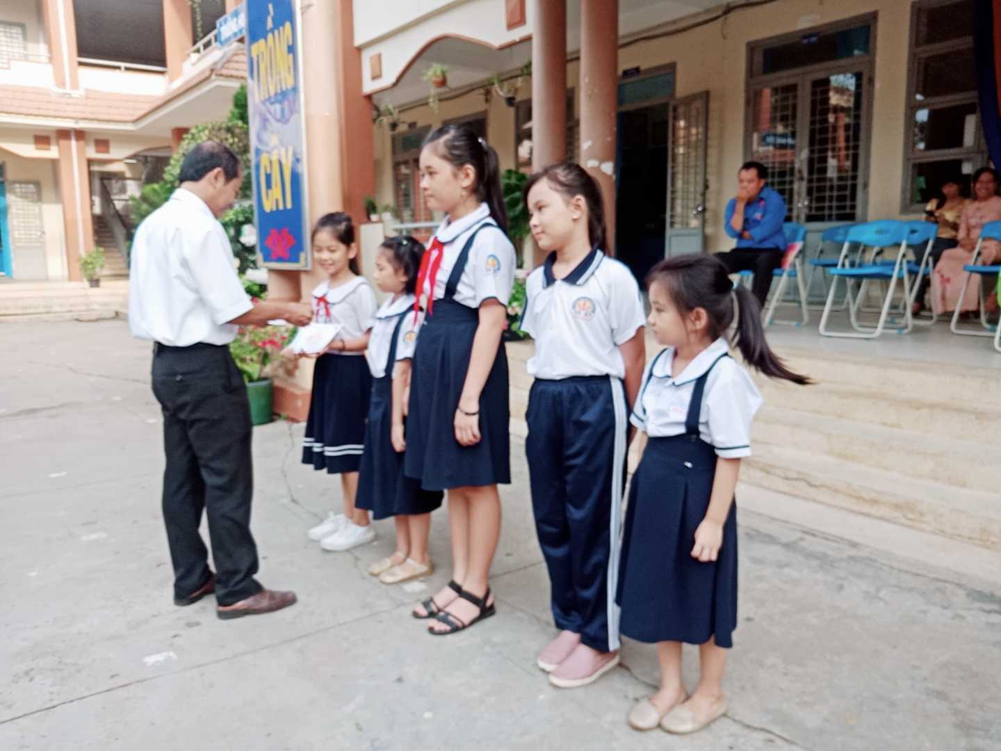 Kết thúc hội thi Liên đội Tiểu học Hưng Định đã chọn và trao giải cho các các nhân và tập thể lớp.